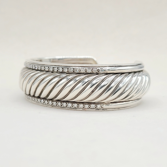 Elegant Silver Cuff Bracelet - Picture 3 of 10